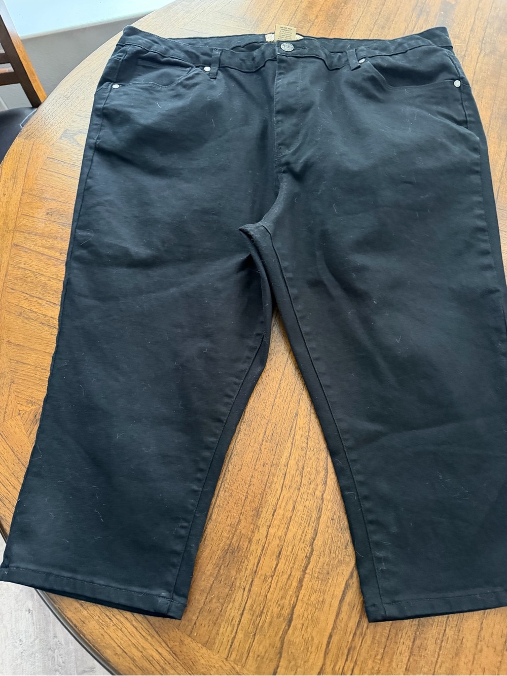 Hybrid & Company Black Stretch Capris Size 24 plus